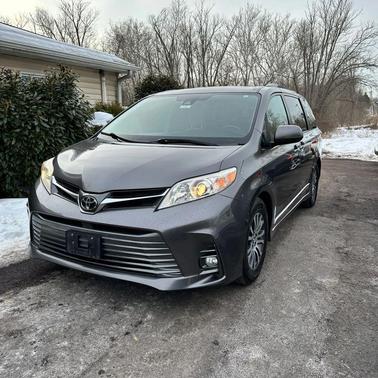 2018 Toyota Sienna XLE