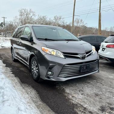 2018 Toyota Sienna XLE