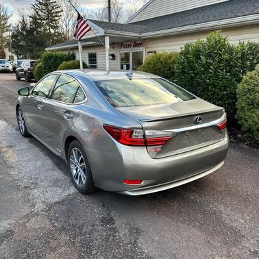 2018 Lexus ES 300h Base