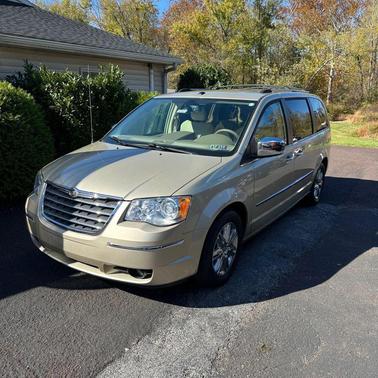 2010 Chrysler Town & Country Limited