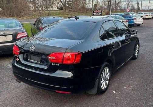 Black Uni 2011 Volkswagen Jetta SE