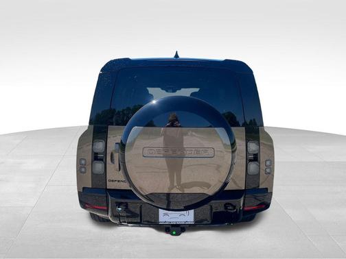 Gondwana Stone Metallic 2026 Land Rover Defender P400 X-Dynamic SE