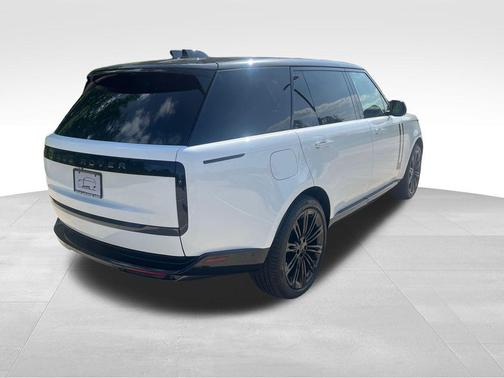 Fuji White 2026 Land Rover Range Rover P400 SE 7 Seat