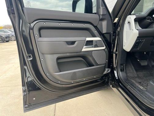 2024 Land Rover Defender 110 P300