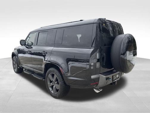 2026 Land Rover Defender V8