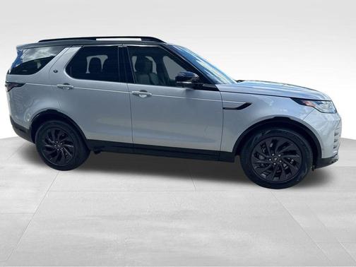 2024 Land Rover Discovery P300 Dynamic SE