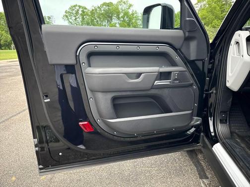 2025 Land Rover Defender 90 P400 X-Dynamic SE