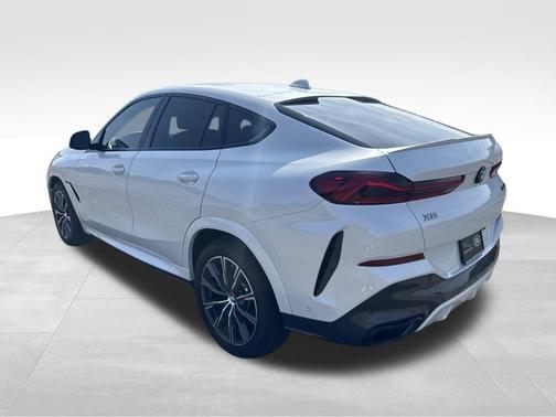 2022 BMW X6 M50i
