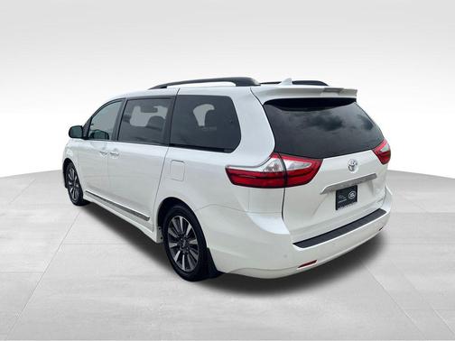 Blizzard Pearl 2018 Toyota Sienna Limited Premium