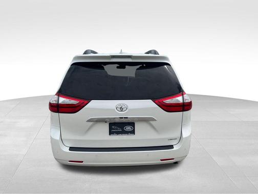 Blizzard Pearl 2018 Toyota Sienna Limited Premium