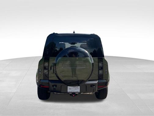 Woolstone Green Metallic 2026 Land Rover Defender P400 X-Dynamic SE