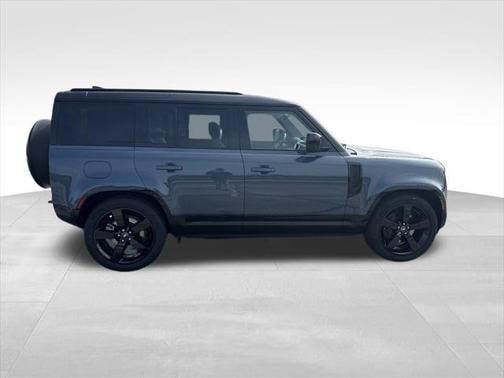 2025 Land Rover Defender 110 P400 X-Dynamic SE