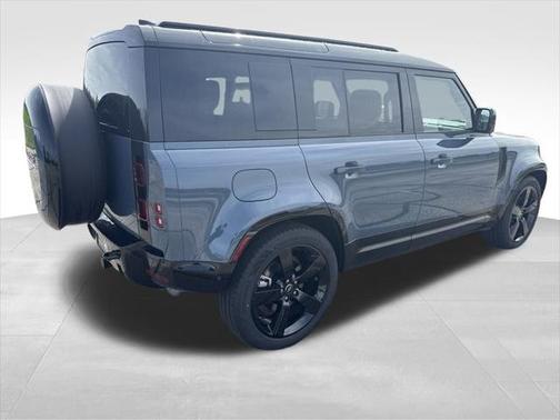 2025 Land Rover Defender 110 P400 X-Dynamic SE