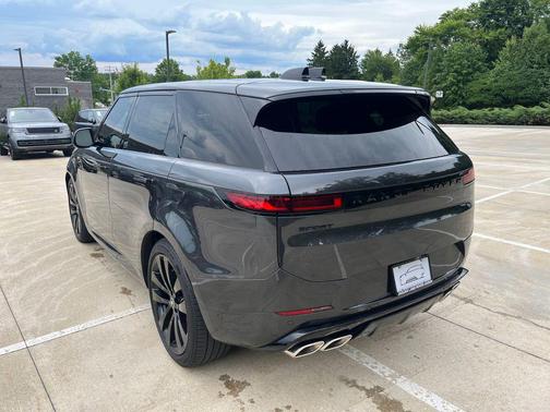 Carpathian Grey Premium Metallic 2025 Land Rover Range Rover Sport SE