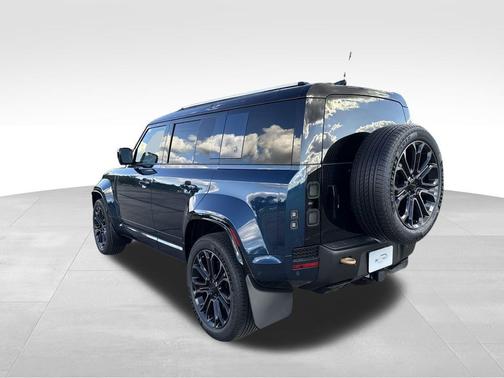 2026 Land Rover Defender 110 V8