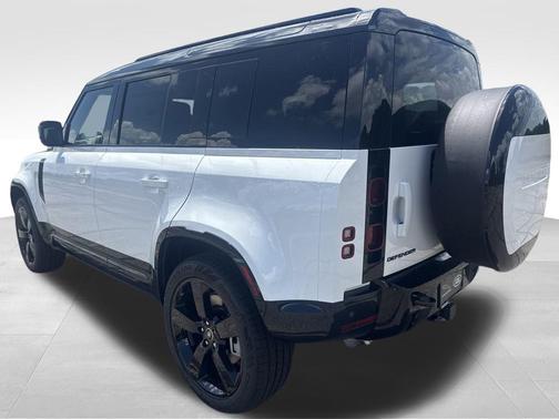 2025 Land Rover Defender 110 P400 X-Dynamic SE