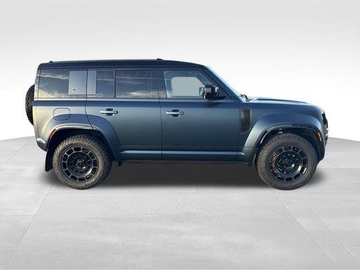 2026 Land Rover Defender 110 V8