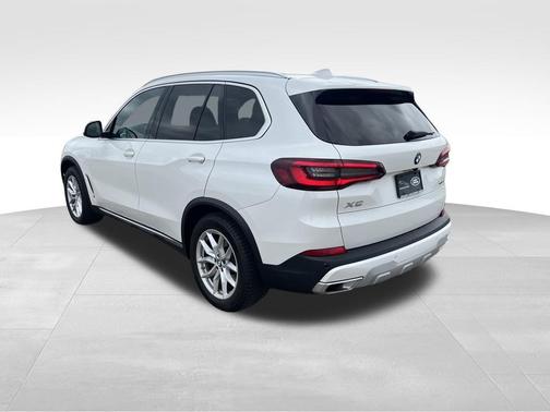 Mineral White Metallic 2021 BMW X5 xDrive40i