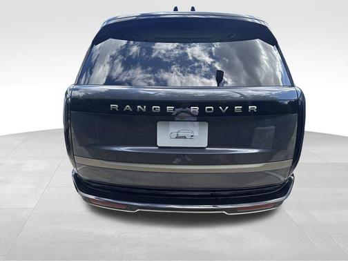 2025 Land Rover Range Rover P530 SE