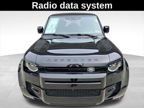 2025 Land Rover Defender 110 V8