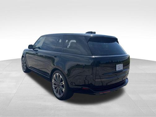 Black 2026 Land Rover Range Rover P530 SE 7 Seat
