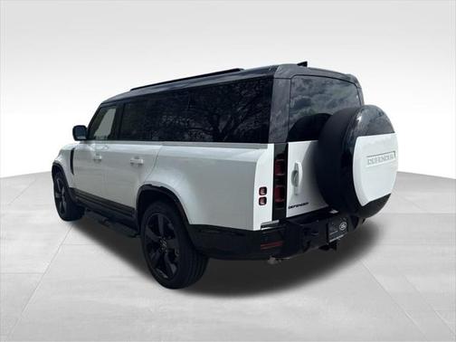 2025 Land Rover Defender 130 P400 X-Dynamic SE