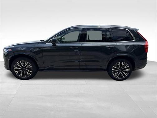 2022 Volvo XC90 T6 Momentum