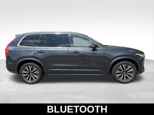2022 Volvo XC90 T6 Momentum