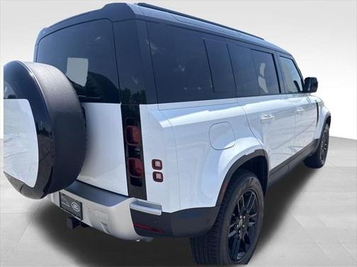 2025 Land Rover Defender 110 P300