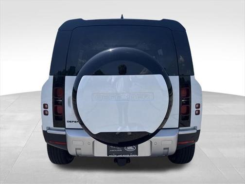 2025 Land Rover Defender 110 P300