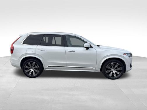2022 Volvo XC90 T6 Inscription
