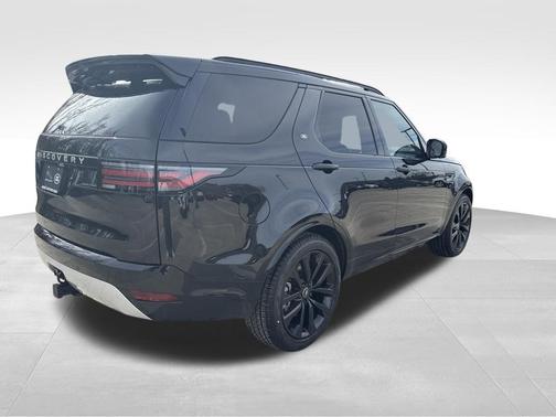 Santorini Black Metallic 2026 Land Rover Discovery Gemini Edition
