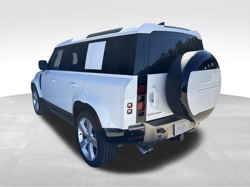2025 Land Rover Defender X-Dynamic SE
