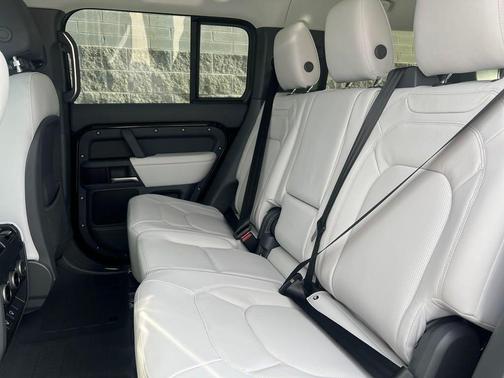 2025 Land Rover Defender 130 P400 X-Dynamic SE