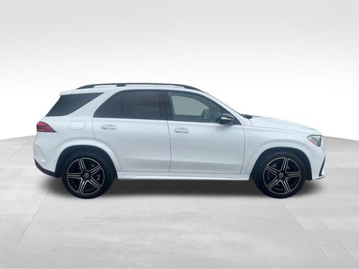 MANUFAKTUR Moonlight White Metallic 2025 Mercedes-Benz GLE 450e 4MATIC
