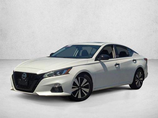 Pearl White Tricoat 2021 Nissan Altima 2.5 SL