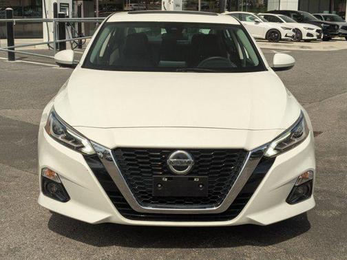 Pearl White Tricoat 2021 Nissan Altima 2.5 SL