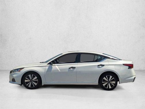 Pearl White Tricoat 2021 Nissan Altima 2.5 SL