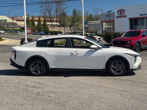 Snow White Pearl 2025 Kia K4 LXS