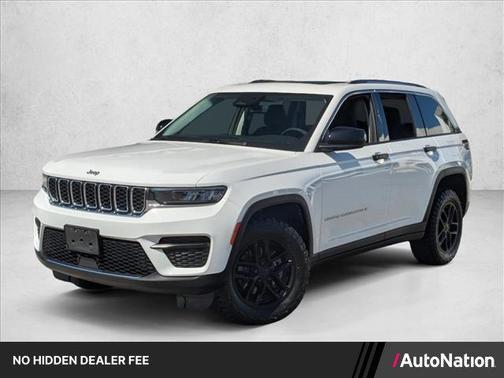 Bright White Clearcoat 2023 Jeep Grand Cherokee Laredo