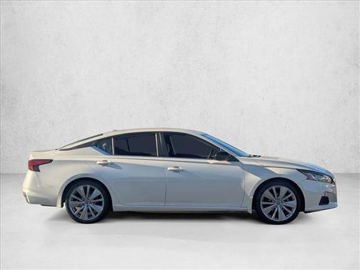 2022 Nissan Altima SR FWD