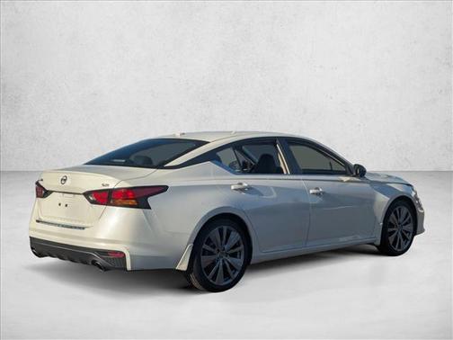 2022 Nissan Altima SR FWD