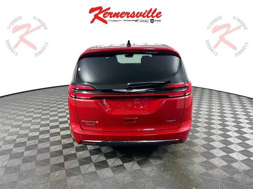 2025 Chrysler Pacifica L