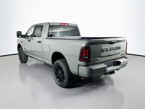 Ceramic Gray Clearcoat 2026 RAM 3500 Big Horn Crew Cab 4x4 6'4' Box