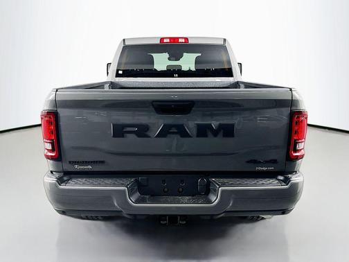 Ceramic Gray Clearcoat 2026 RAM 3500 Big Horn Crew Cab 4x4 6'4' Box