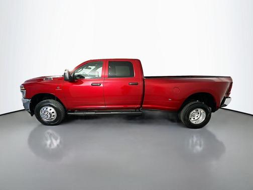 Molten Red Pearlcoat 2026 RAM 3500 Tradesman Crew Cab 4x4 8' Box