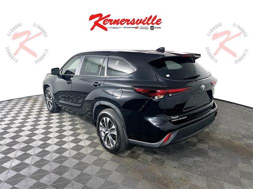 2025 Toyota Highlander XLE