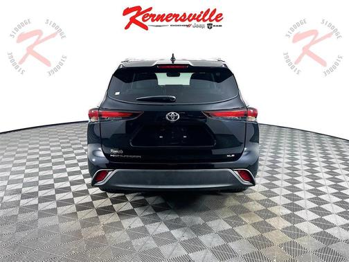 2025 Toyota Highlander XLE