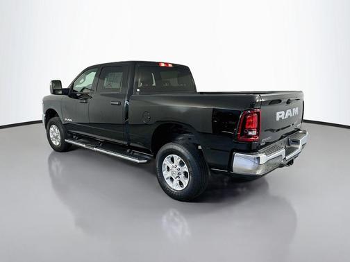 Diamond Black Crystal Pearlcoat 2026 RAM 2500 Big Horn Crew Cab 4x4 6'4' Box