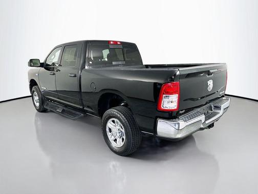 Diamond Black Crystal Pearlcoat 2022 RAM 2500 Tradesman Crew Cab 4x4 6'4' Box